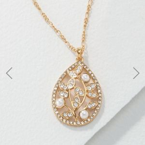 Pearlesque filigree necklace